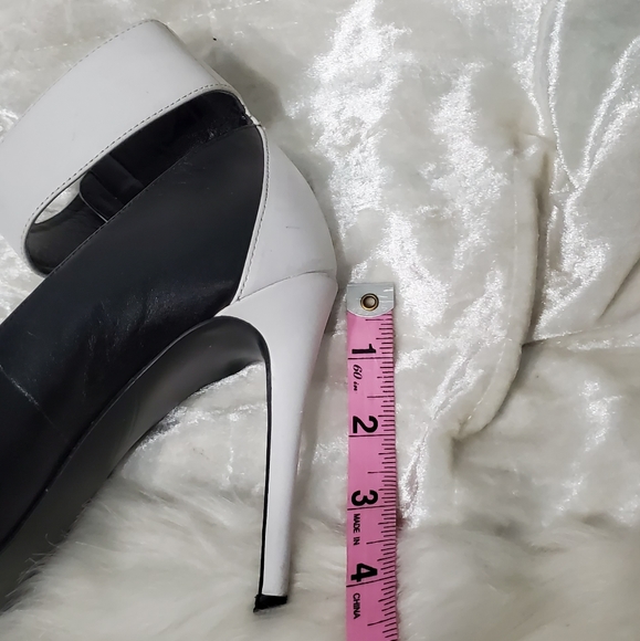 Enzo Angiolini Color Block Pointed Front Close Toe Pumps - Picture 10 of 11